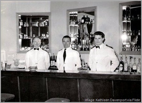 Vintage-bartenders-at-airport-bar-black-and-white_thumb.jpg
